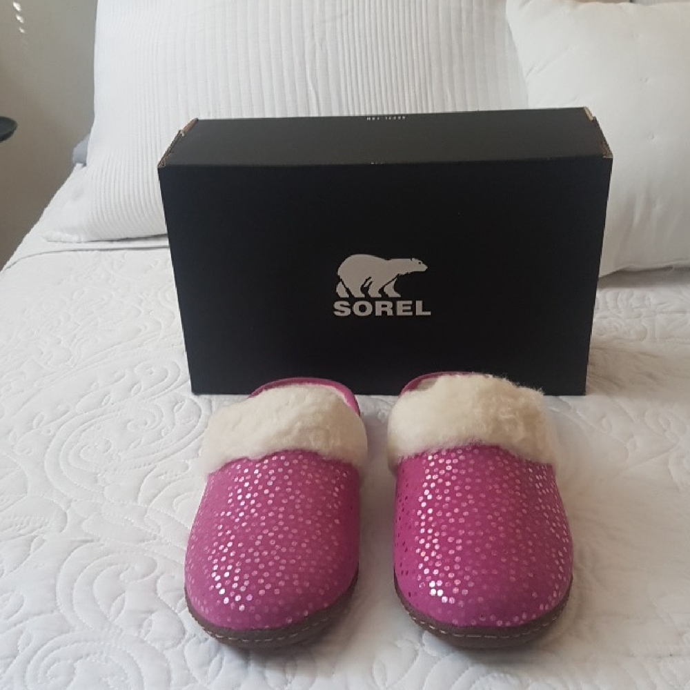 Sorel Fuchsia Sequin Slippers with White Fur Trim